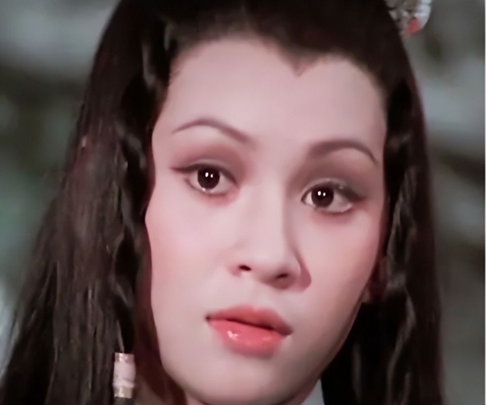 香港女星意外骨裂,脚肿得老高,曾和周润发闪婚又闪离插图 香港女星意外骨裂,脚肿得老高,曾和周润发闪婚又闪离插图