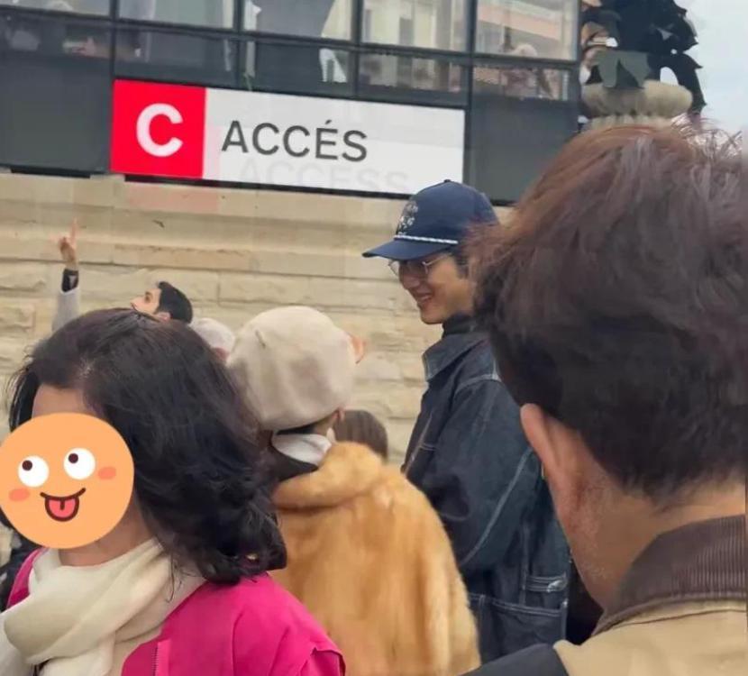 甜到齁！网友偶遇金莎和孙丞潇，孙丞潇看她的眼神简直宠上天插图1