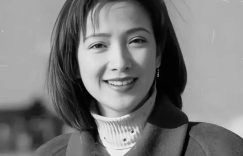 何晴和闺蜜晒烟台游玩照！撸串唱戏超嗨，素颜的她美翻了缩略图