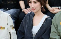 马苏剪短发后美翻了！灰夹克配半身裙超洋气，差点没认出来缩略图