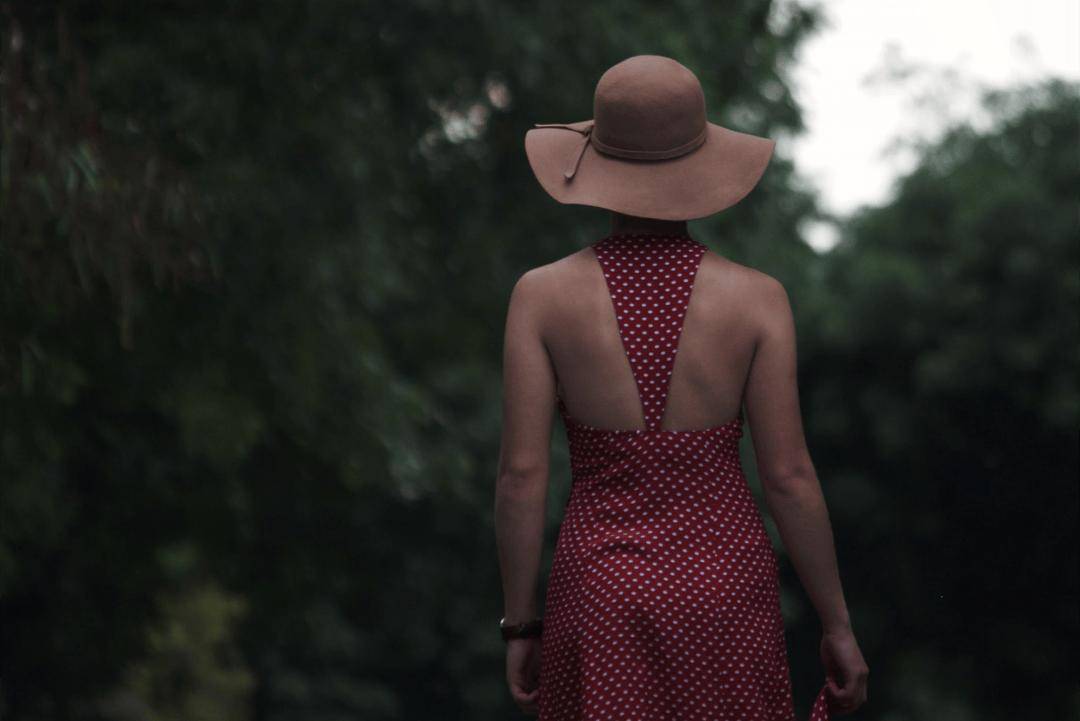 长得太漂亮被导演霸占，4年后生下儿子，17岁就当上男一号插图