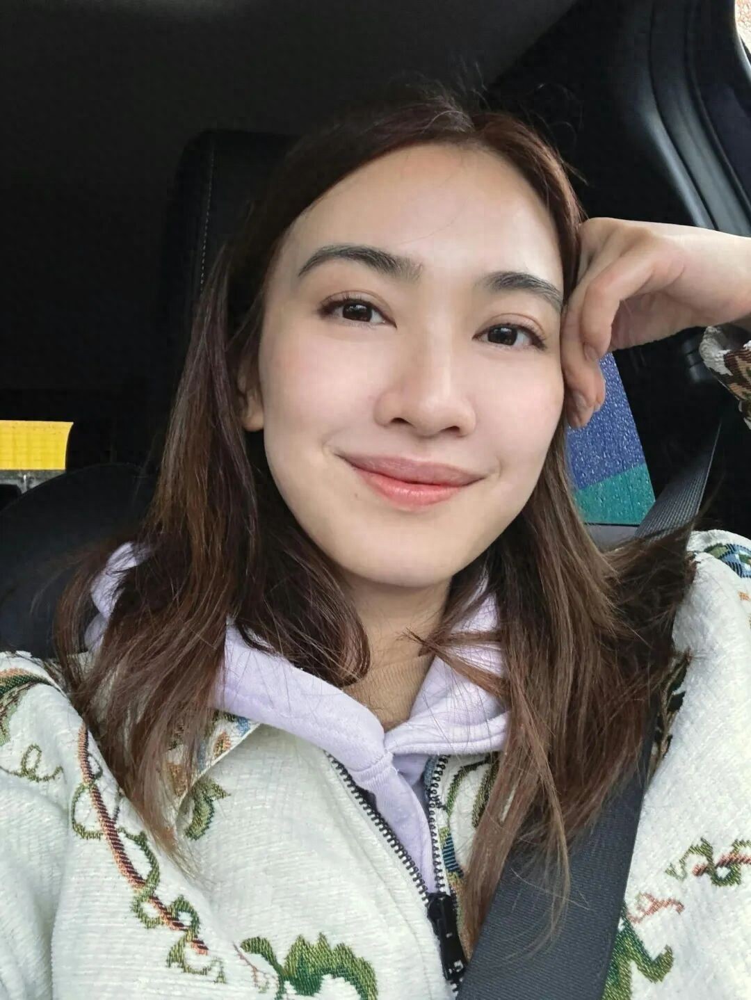 TVB前一姐晒恩爱合照，续约老东家，网友盼她回归！插图