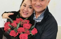 66岁吴岱融结婚30年，简单送花庆纪念日，坦言财产全归老婆缩略图