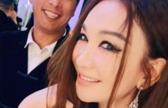 59岁温碧霞和老公出席晚宴，皮肤紧致穿米色裙子美翻了缩略图