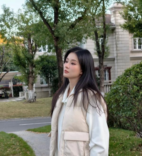 乔欣晒圣诞美照！豪宅摆3米高圣诞树，千金穿搭美翻了插图