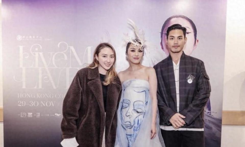 何超云平安夜穿酒红长裙美翻了，还被传交了新男友插图