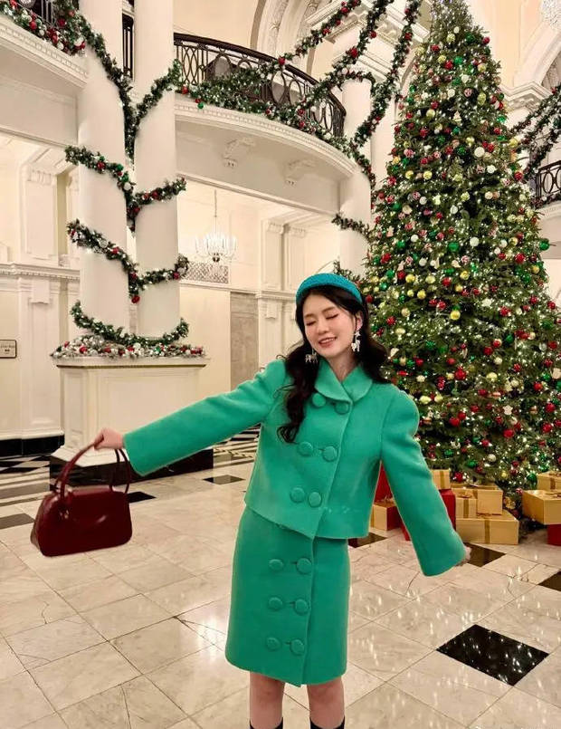 乔欣红配绿穿出贵气千金感插图1 乔欣红配绿穿出贵气千金感插图1