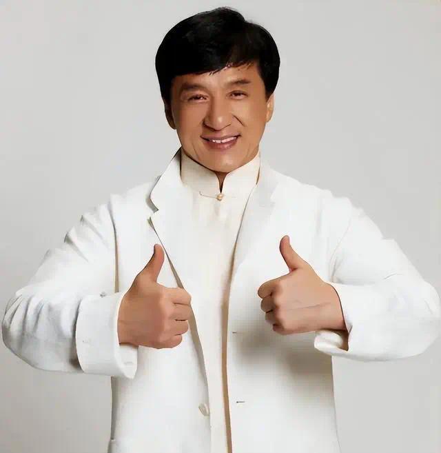 官媒喊成龙的方式变了！就仨字不同，信号太明显，王晶真没瞎说插图1