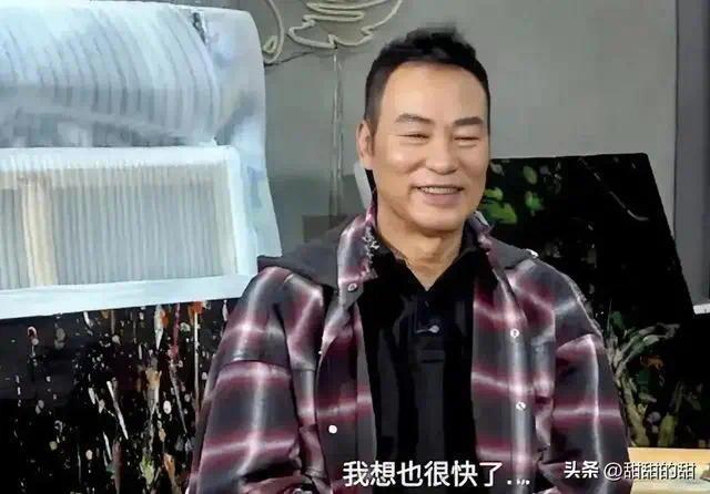 64岁黄日华藏不住了？任达华都喊快了，他和关宝慧的5年绯闻要成真？插图1