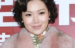 离开黄有龙后她立马嫁入豪门，四年生仨娃，现在咋还抑郁了？缩略图